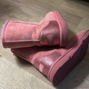 Girls pink Uggs